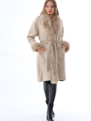 Vizon Pula Yakası Kolları Komple Kürklü Uzun Angora Kaban Vizon Pula Yakası Kolları Komple Kürklü Uzun Angora Kaban