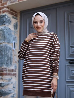 Kahverengi Bisiklet Yaka Önü Çizgili İki İplik Büyük Beden Tunik Kahverengi Bisiklet Yaka Önü Çizgili İki İplik Büyük Beden Tunik
