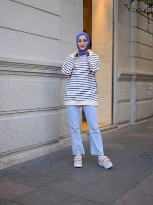 Sıfır Yaka Çizgili Sweatshirt Sıfır Yaka Çizgili Sweatshirt