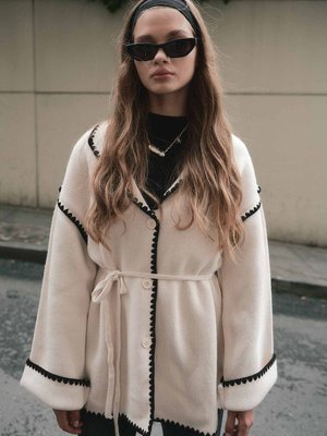 Biye İşleme Detaylı Krem Hırka