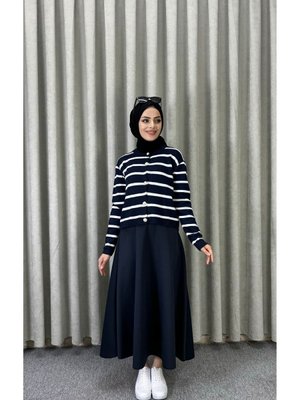 Düğme Detaylı Çizgili Triko Hırka