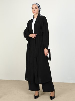 Siyah Aerobin Bağlama Detaylı Abaya Ferace