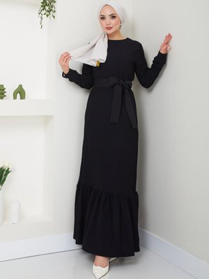 Siyah Eteği Fırfırlı Bisiklet Yaka Kuşaklı Elbise Siyah Eteği Fırfırlı Bisiklet Yaka Kuşaklı Elbise