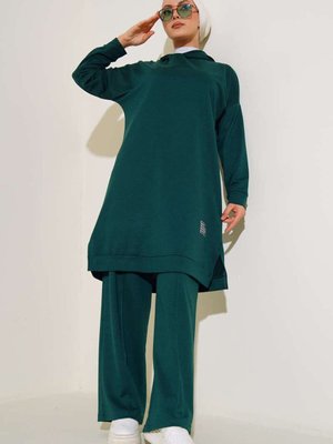 Zümrüt Önü Armalı Kapüşonlu İkili Takım Zümrüt Önü Armalı Kapüşonlu İkili Takım