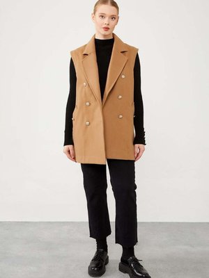 Kahve Düğme Kapamalı Yelek