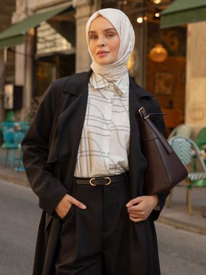 Beyaz Geometrik Desenli Şık Gömlek