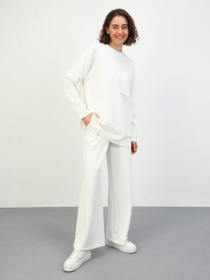 Yumuşak Dokulu Rahat Kesim Eşofman Takımı Kırıkbeyaz Yumuşak Dokulu Rahat Kesim Eşofman Takımı Kırıkbeyaz