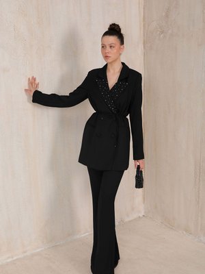 Siyah Yakası Taşlı Ceketli Takım Siyah Yakası Taşlı Ceketli Takım