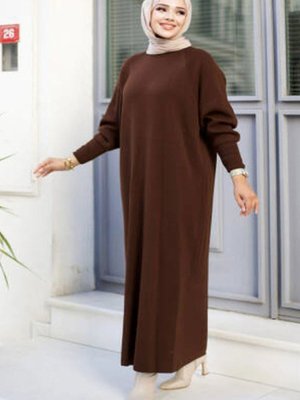 Kahverengi Bisiklet Yaka Ve Balon Kollu Uzun Trend Şık Triko Elbise Kahverengi Bisiklet Yaka Ve Balon Kollu Uzun Trend Şık Triko Elbise