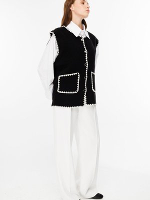 Kontrast Dikişli Siyah Yelek