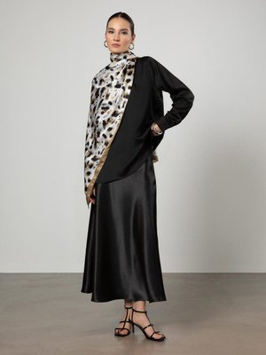 Balık Form Saten Etek Siyah