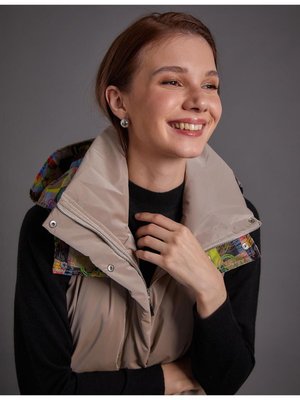 Dik Yaka Kapüşonlu Yelek Bej Dik Yaka Kapüşonlu Yelek Bej