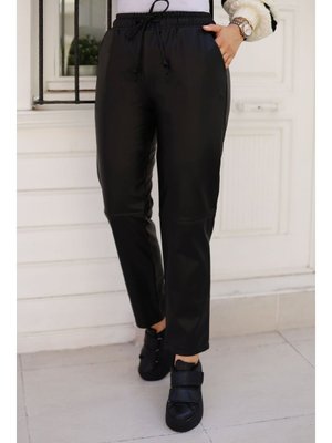 Siyah Dizi Dikişli Beli Bağcıklı Ve Lastikli Deri Pantolon Siyah Dizi Dikişli Beli Bağcıklı Ve Lastikli Deri Pantolon