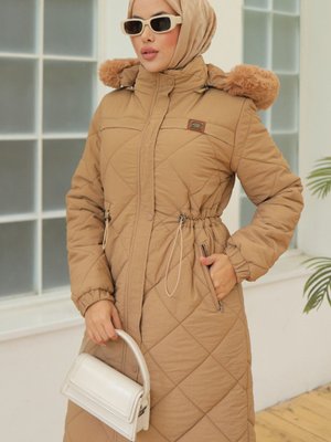 Kapüşonlu Belden Bağcıklı Baklava Desenli Kapitone Kaban