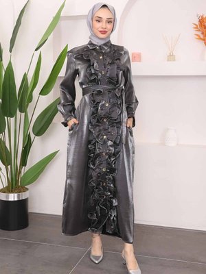 Füme Kol Yaka Fırfırlı Parlak Elbise Füme Kol Yaka Fırfırlı Parlak Elbise