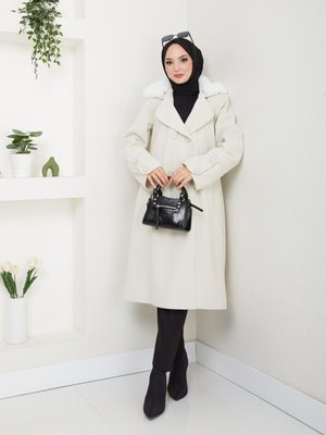 Yakası Kürklü Kaşe Kaban Ck