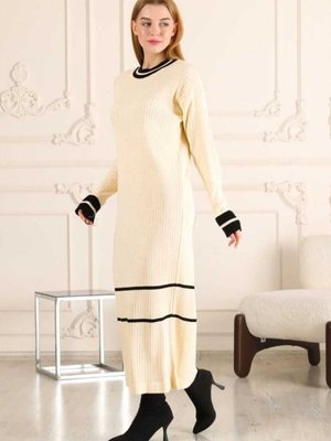 Ekru Şerit Detaylı Triko Elbise