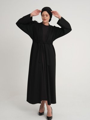 Siyah Çelik Örme Kumaş Omuz Aksesuarlı Kışlık Abaya Ferace Tesettür Siyah Çelik Örme Kumaş Omuz Aksesuarlı Kışlık Abaya Ferace Tesettür