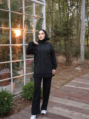 Takım Taşlı Detayı Siyah