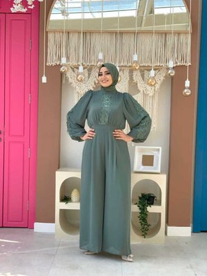 Dantel İşleme Detay Kol Manşetleri Lastikli Şifon Tulum Mint