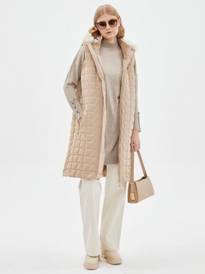 Kapitone Desenli Kapüşonlu Yelek Y