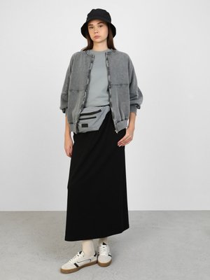 Siyah Etek Siyah Etek