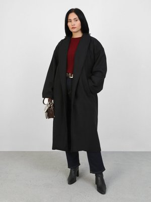 Siyah Büyük Beden Kuşak Detaylı Kaşe Kaban