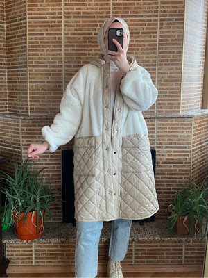 Krem Rengi Kapitone Detaylı Kapüşonlu Teddy Mont