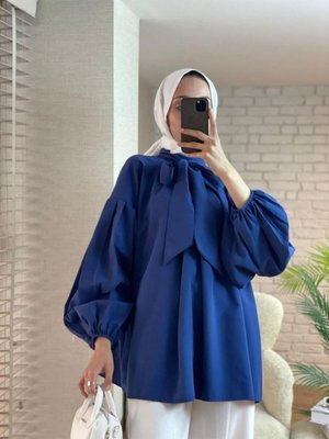 Yakası Fularlı Piliseli Tunik