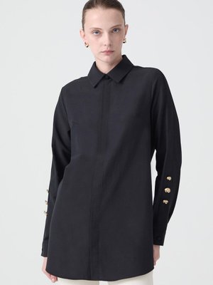 Kolu Metal Düğmeli Poplin Gömlek Kolu Metal Düğmeli Poplin Gömlek
