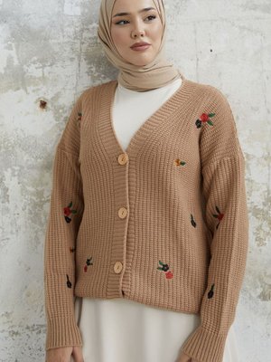 Helly Papatya İşlemeli Hırka Camel Helly Papatya İşlemeli Hırka Camel