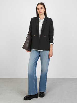 Siyah Double Kumaş Düğme Detaylı Ceket