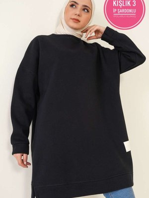 Kalın Kışlık İp Şardonlu Arma Detaylı Düz Tunik Kalın Kışlık İp Şardonlu Arma Detaylı Düz Tunik