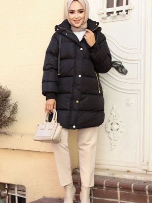 Kapüşonlu Siyah Şişme Mont