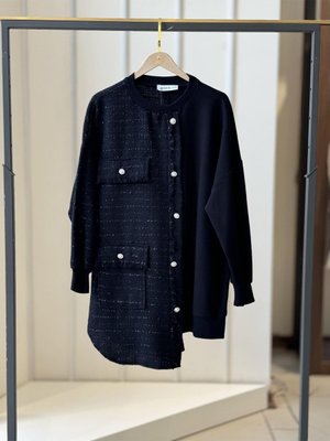 Cep Ve Düğme Detaylı Siyah Sweatshirt