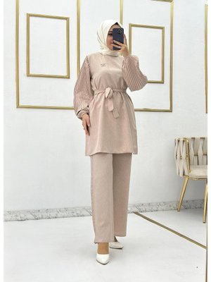 Kol Pilise Detay Broşlu Keten Takım Kol Pilise Detay Broşlu Keten Takım