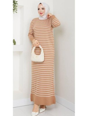 Bej Bisiklet Yaka Çizgili Tam Boy Triko Elbise Bej Bisiklet Yaka Çizgili Tam Boy Triko Elbise