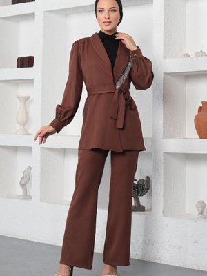 Kahverengi Taş Detaylı Takım