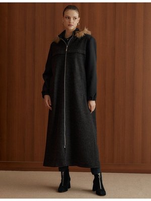 Kürklü Kapüşonlu Kırçıllı Kaban Lacivert Kahve Kürklü Kapüşonlu Kırçıllı Kaban Lacivert Kahve