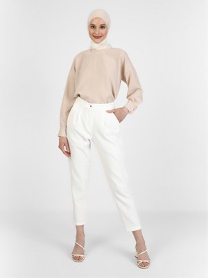 Off White Pile Detaylı Pantolon Off White Pile Detaylı Pantolon