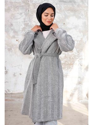 Beyaz Esilay Kuşaklı Oversize Kap