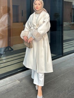 Afrodit Kolu Kürklü Kaşe Kaban Ekru