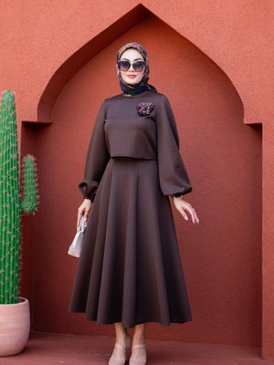 Yaka Çiçekli Puf Dalgıç Etekli Takım Kahverengi