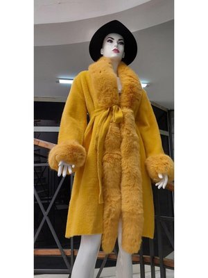 Sarı Pula Yakası Kolları Komple Kürklü Kapüşonlu Uzun Angora Kaban