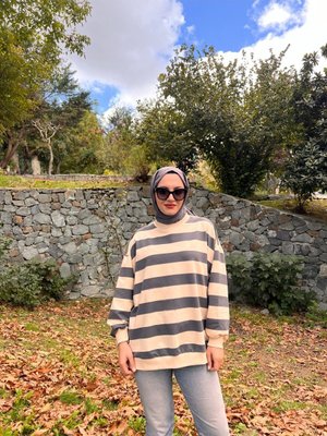 Füme Beyaz Çizgili Örme Tesettür Sweatshirt