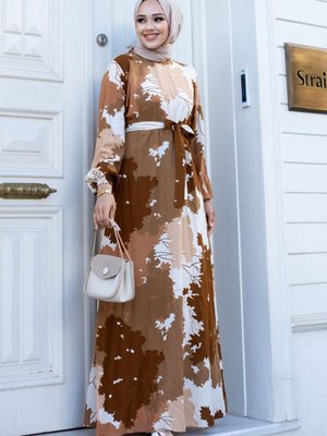 Kahverengi Yaprak Desenli Elbise Kahverengi Yaprak Desenli Elbise