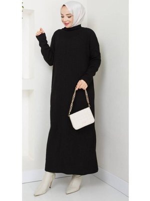 Siyah Kendinden Çizgili Tam Boy Triko Elbise Siyah Kendinden Çizgili Tam Boy Triko Elbise