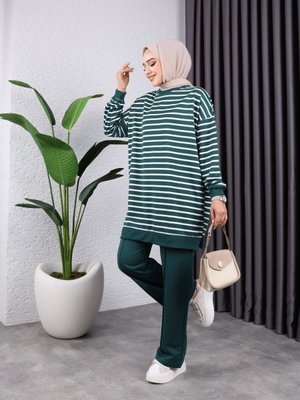 Yeşil Bisiklet Yaka Ve Çizgili İplik Pantolon İle Tunik Takım Yeşil Bisiklet Yaka Ve Çizgili İplik Pantolon İle Tunik Takım