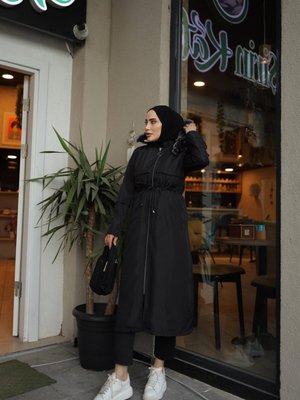 Siyah Düğme Detaylı Mont