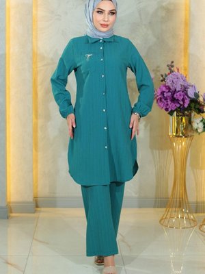 Turkuaz Düğmeli Broş Detaylı Takım Turkuaz Düğmeli Broş Detaylı Takım
